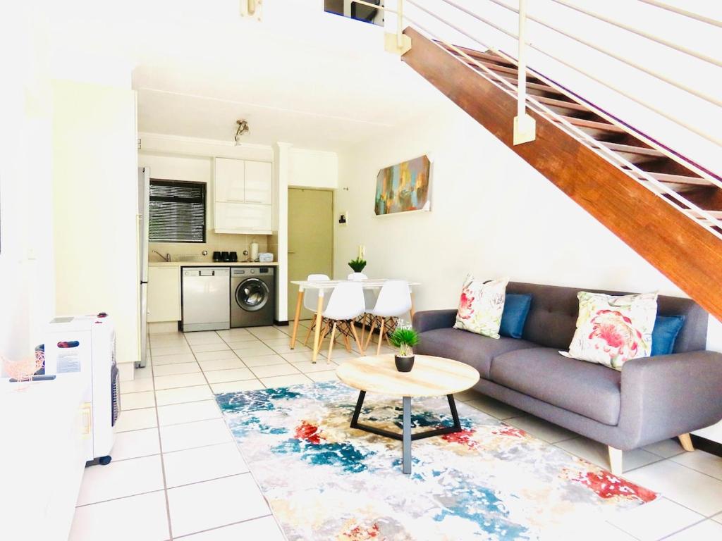 Sunset View Apartment With Spacious Balcony
