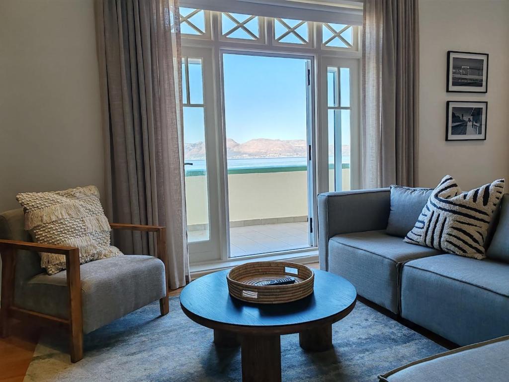 Surfers Corner Luxury Penthouse