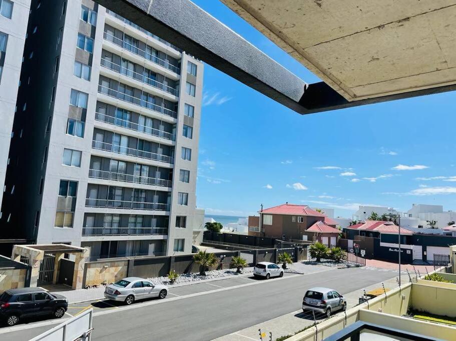 Tableview/Blouberg beach front stunning Apartment.