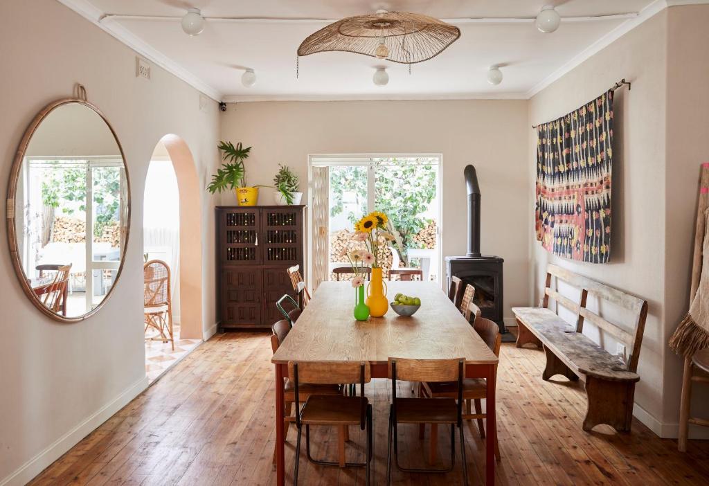 THE BIG - Luxury Backpackers