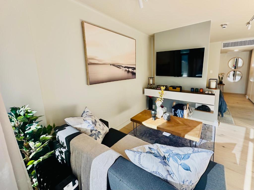 Tokyo Apartments - Luxury Family Studio with Balcony