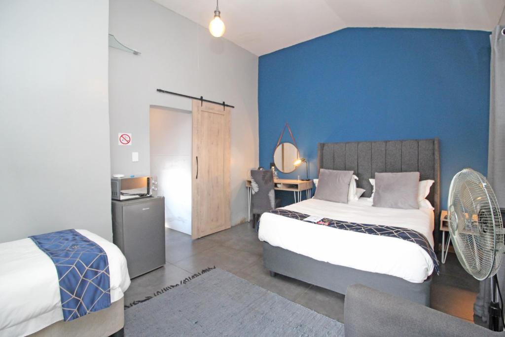The Chameleon Stay @107