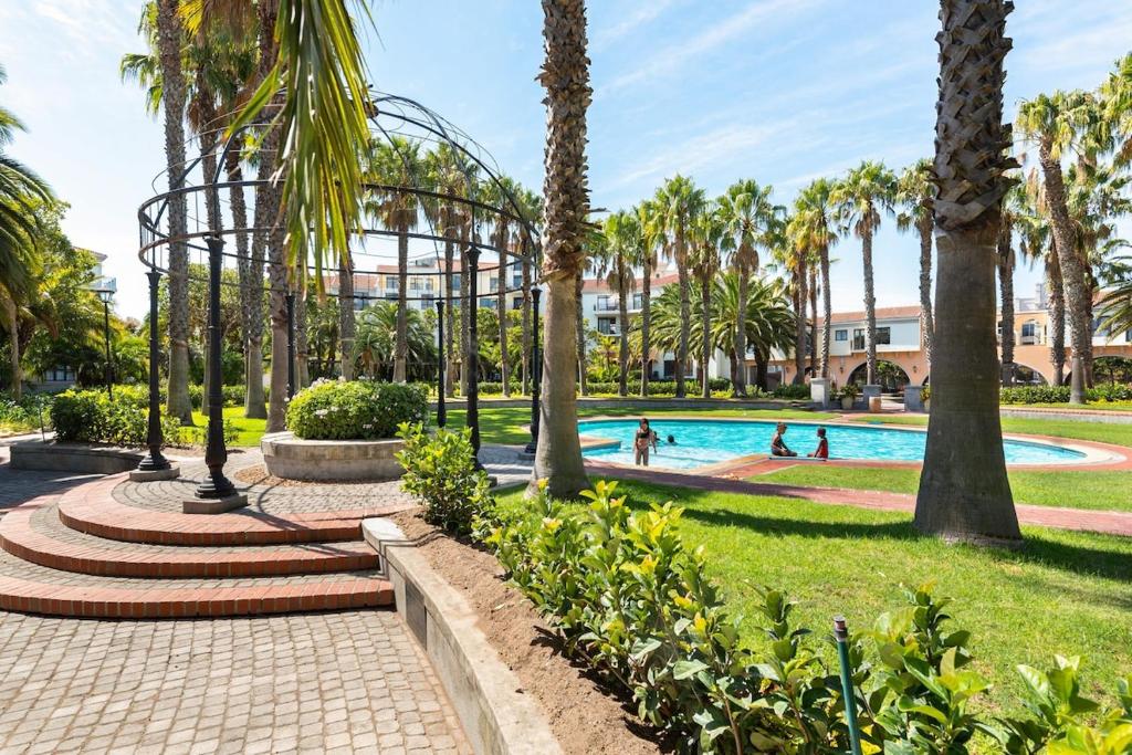 Tranquil Oasis in Century City The Island Club Luxury Apartment