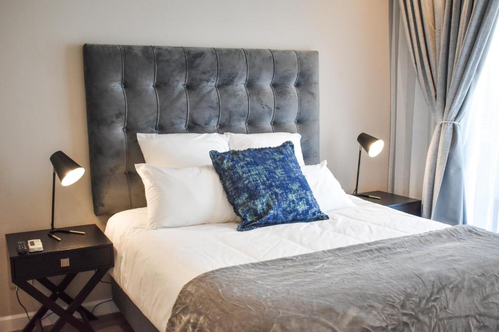 Menlyn Apartment - Red Velvet