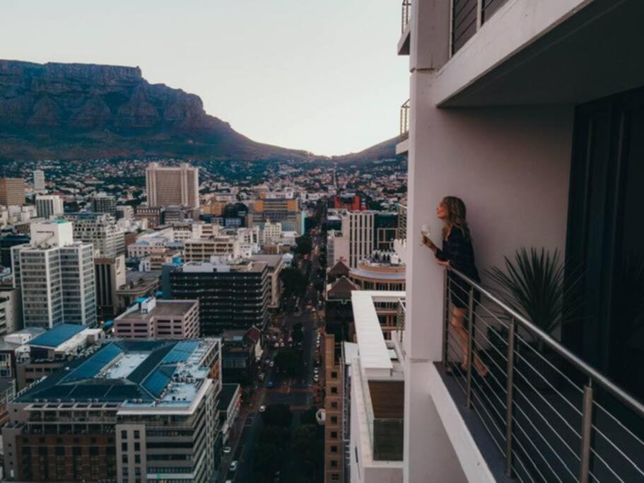 "Lykke on Bree" - Unique apartment with stunning Table Mountain views