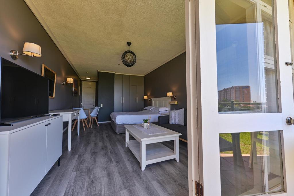 Unit 159 Brookes Hill Suites