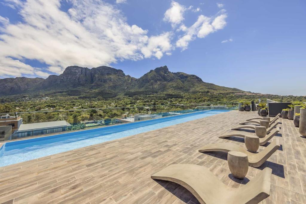Newlands Peak Apartments