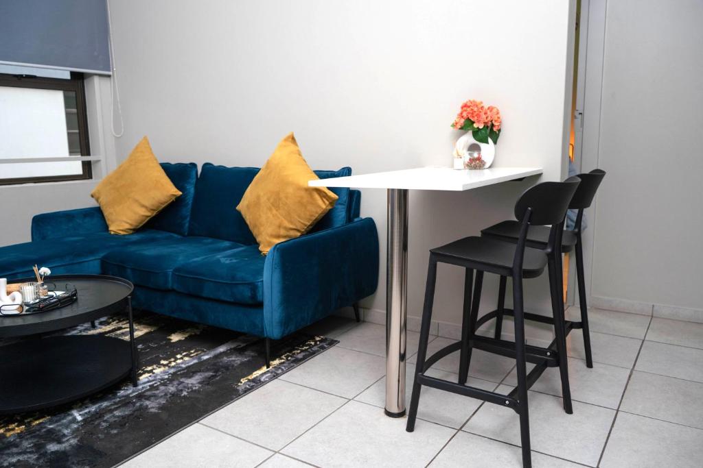 Urban Pulse 02 - Central and Cozy in Rosebank