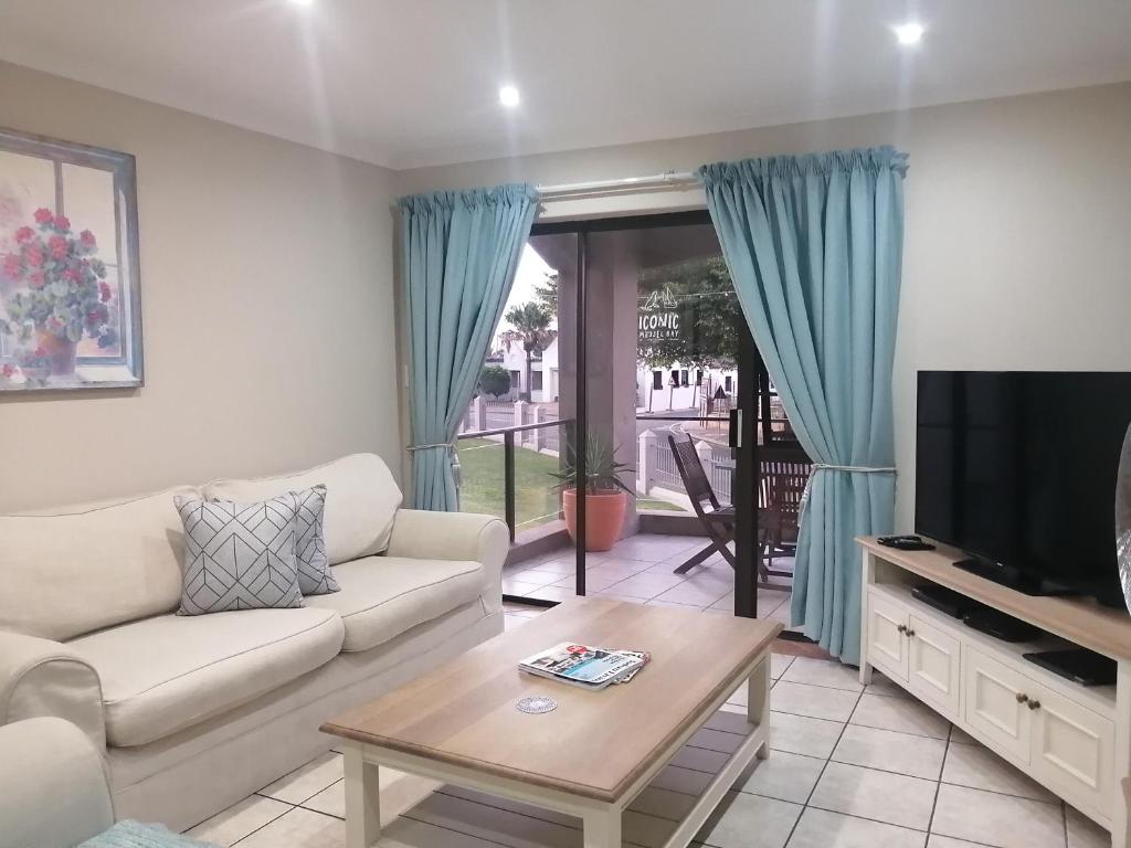 2-Bedroom Apartment within 1km of The Point Beach