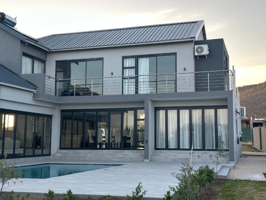 VENNIC HOUSE 186 Euphoria