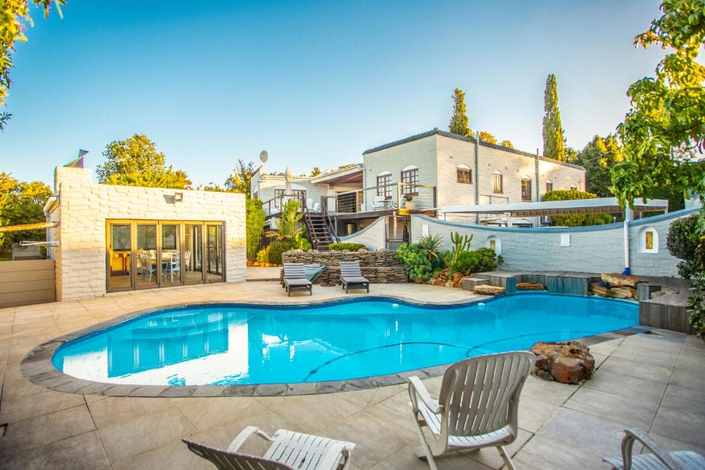 Villa Luisa: Sun-filled hidden gem with Pool.