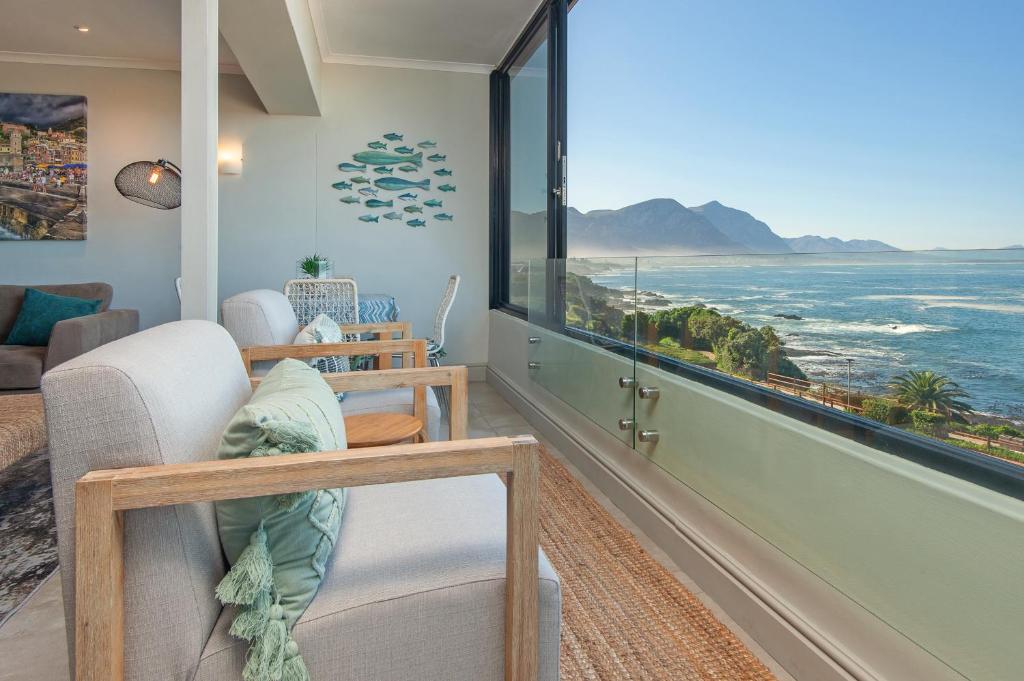 Walker Bay Luxury Seafront Apartment