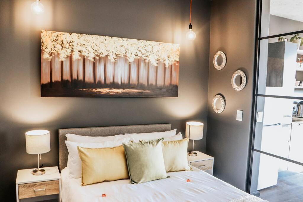 Wex829- Modern Woodstock Apartment with pool and gym access and secure parking